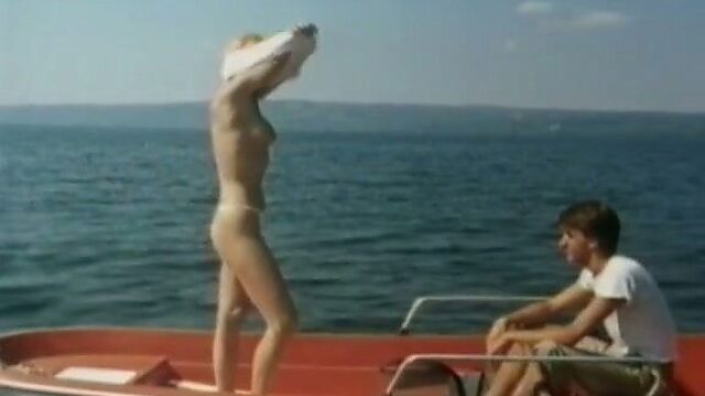 Oversexed retro chick Emanuelle in hot retro movie