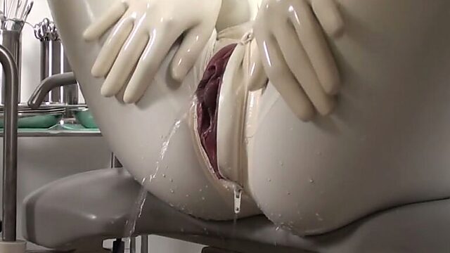 Latex lesbos examine each others wet muffs on a gynochair