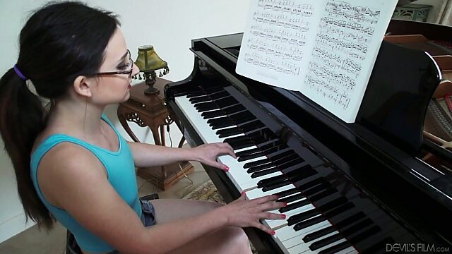 BBC fucks naughty piano girl Amy Faye and spurts cum on her face