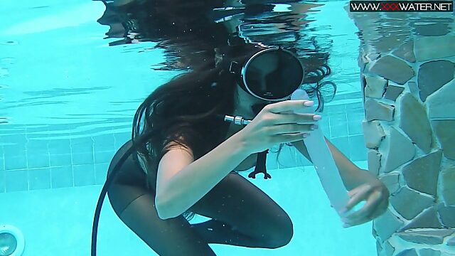 Girl in scuba and pantyhose Diana Kalgotkina is toying pussy under the water
