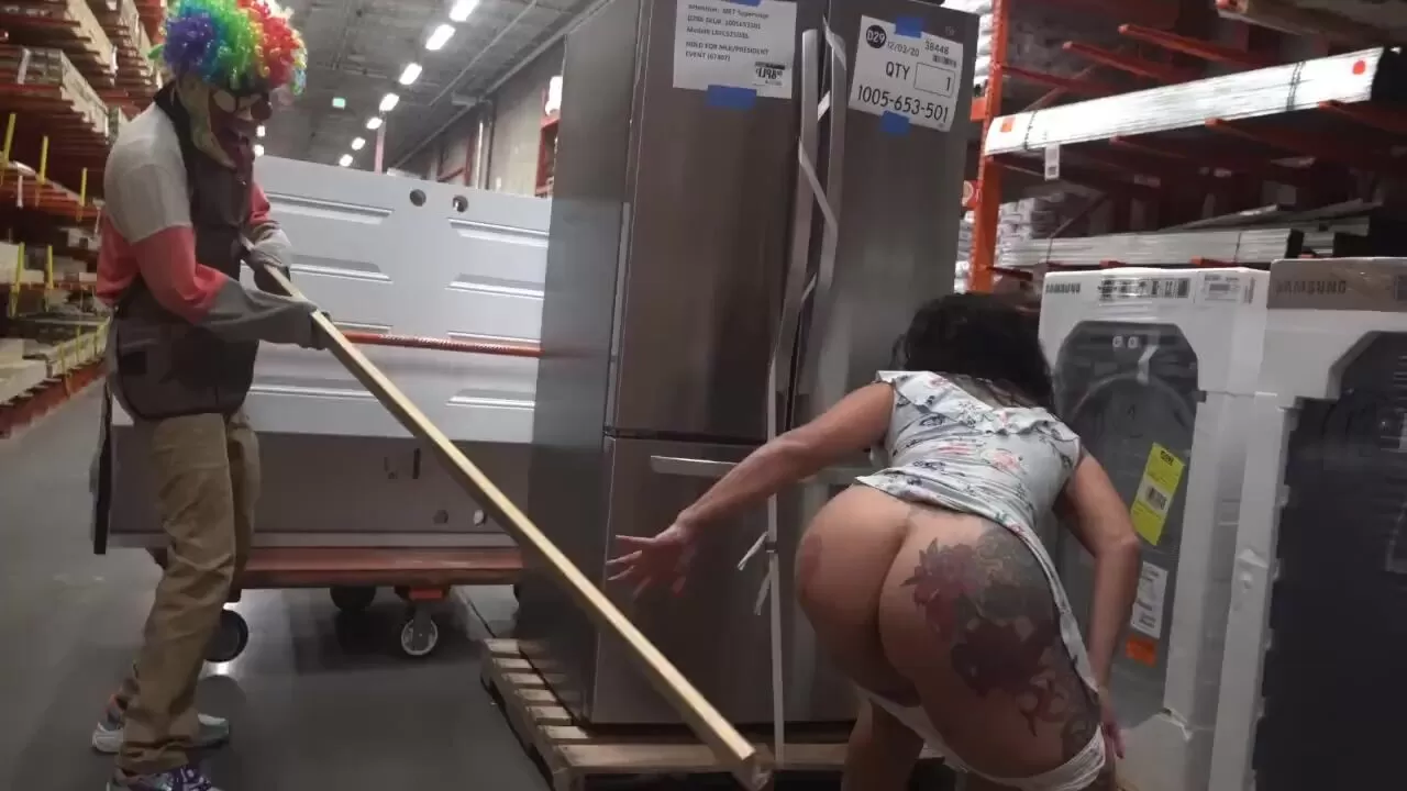 Seductive Latina shows huge ass in public and gets licked by clown