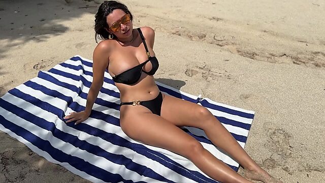 Seductive MILF gets her pussy fucked by a stranger on the beach