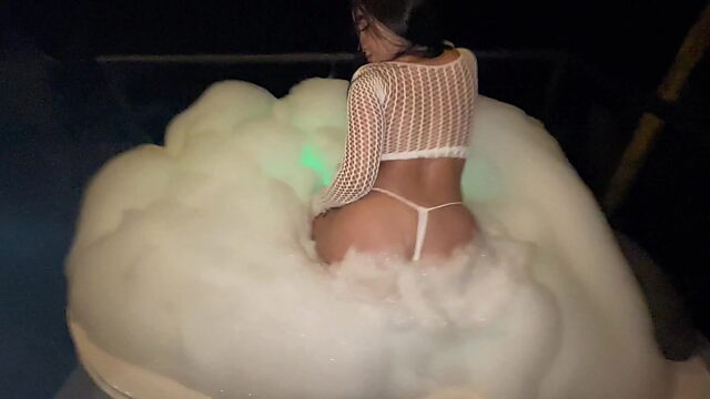 I fuck her hard in a jacuzzi